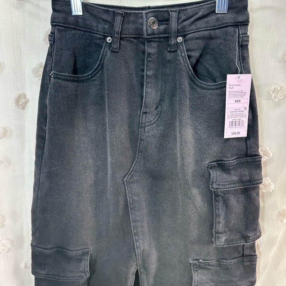 NWT Wild Fable Women’s Black Denim Cargo Midi Skirt Size XXS - Picture 2 of 9